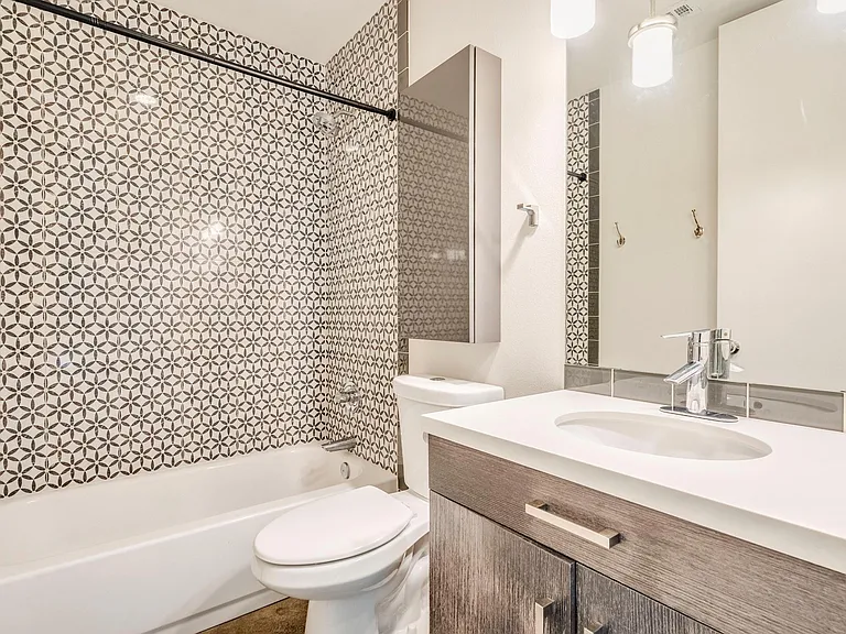 1404 Singleton Ave #B — Photo 17