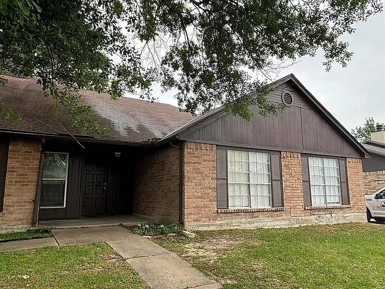 19510 Lazy Valley Dr — Photo 1