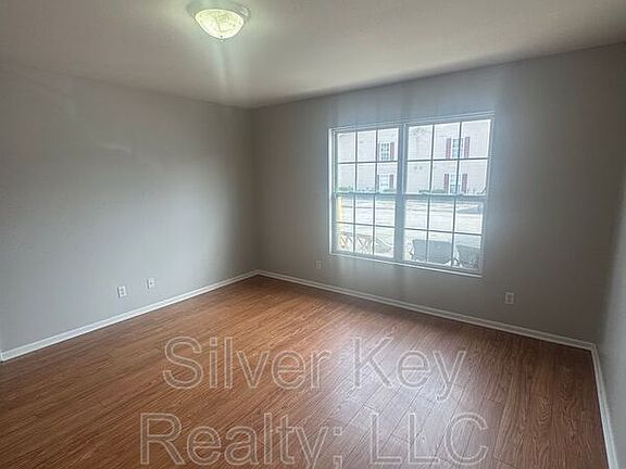 3rd image of 250 Willow Creek Dr APT 2