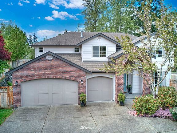 Welcome to Chambord! A premier neighborhood in Sammamish located within walking distance to highly rated Lake Washington schools, Soaring Eagle Park and the Plateau Golf and Country Club.