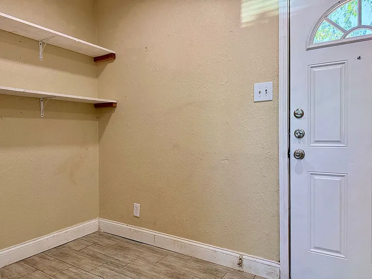 609 Howard Dr — Photo 9