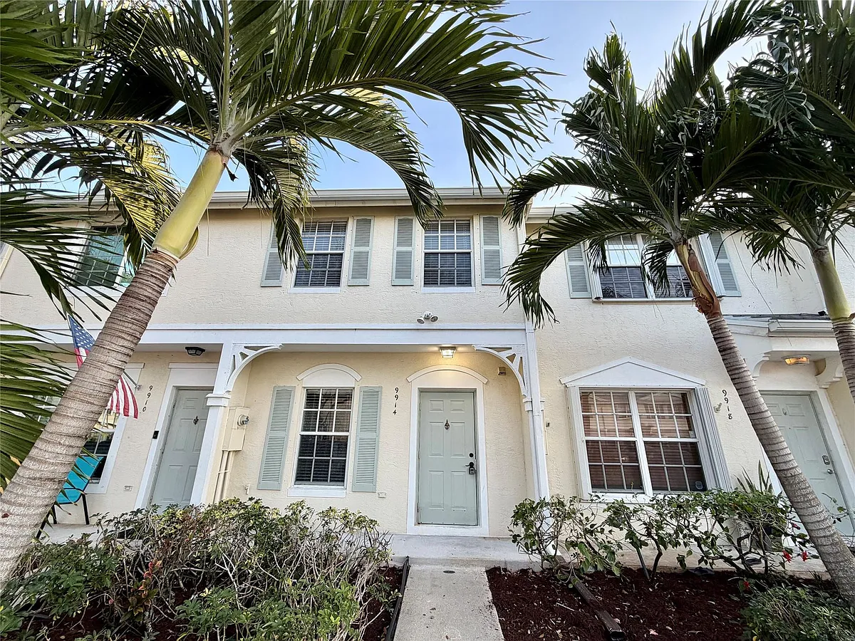 Building Photo - 9914 NW 56th Pl