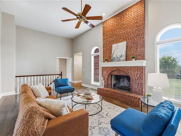 4th image of 27290 Stephanie Ln