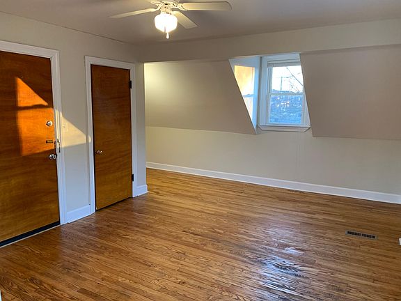 2nd image of 901 Oak Hill Dr #1