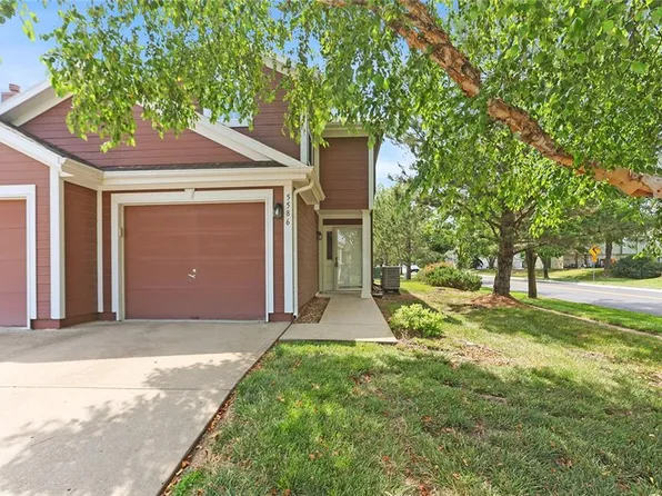 5586 NW Moonlight Meadow Dr, Lees Summit, MO 64064