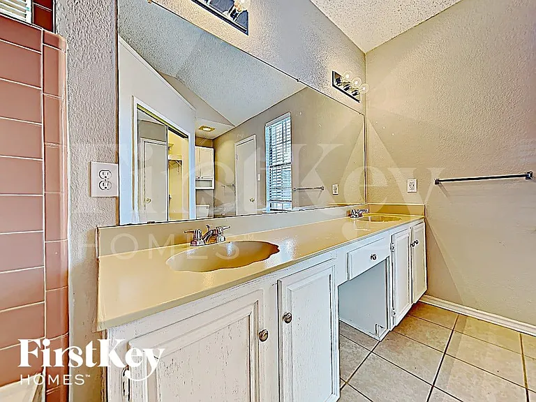 4338 Walsh Ln — Photo 9