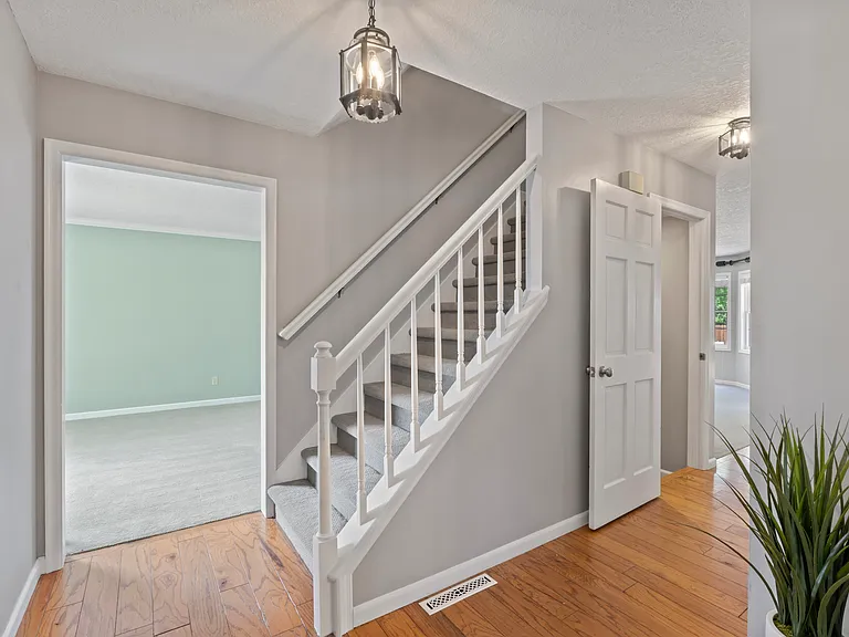4690 Lindbergh Dr — Photo 7