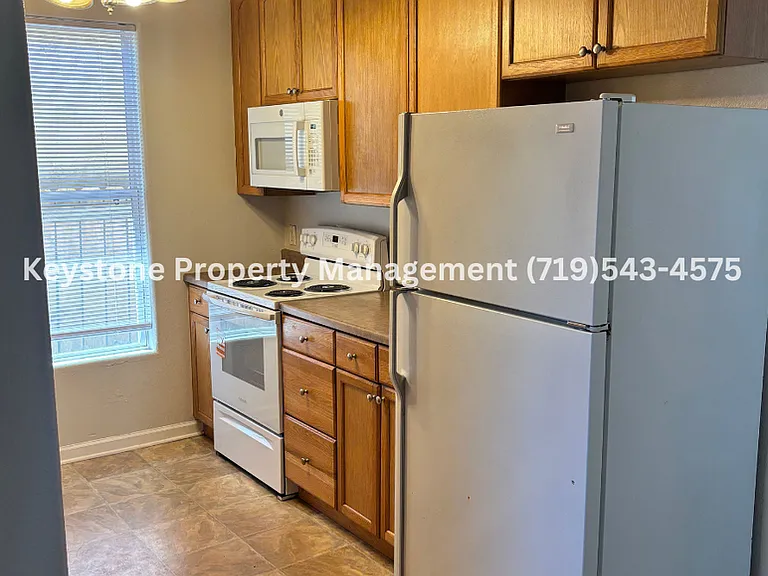 718 W 11th St — Photo 5