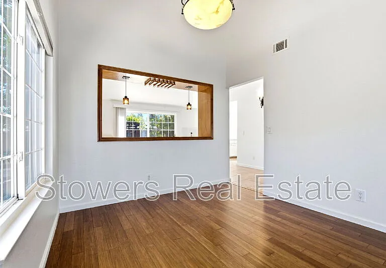 318 Joyce St — Photo 12