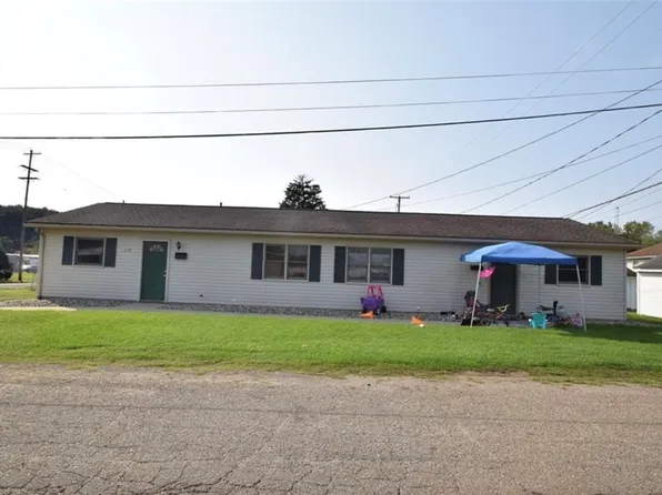 110 N Wallace St, Uhrichsville, OH 44683
