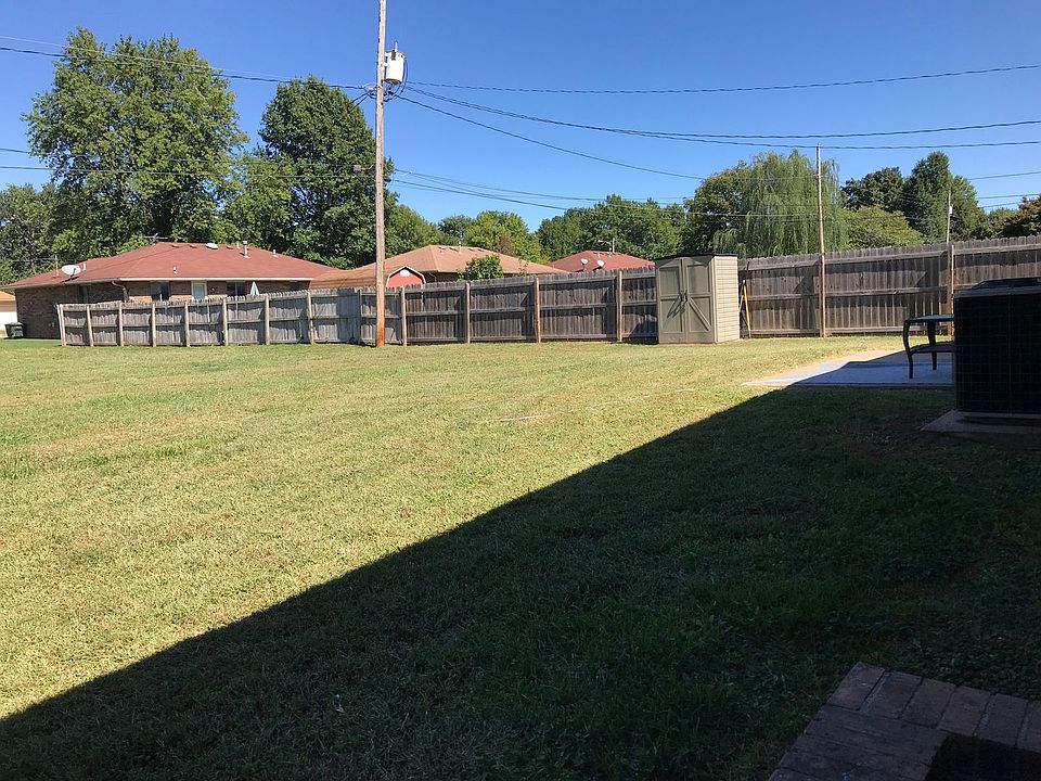 2nd image of 1139 W Whiteside St
