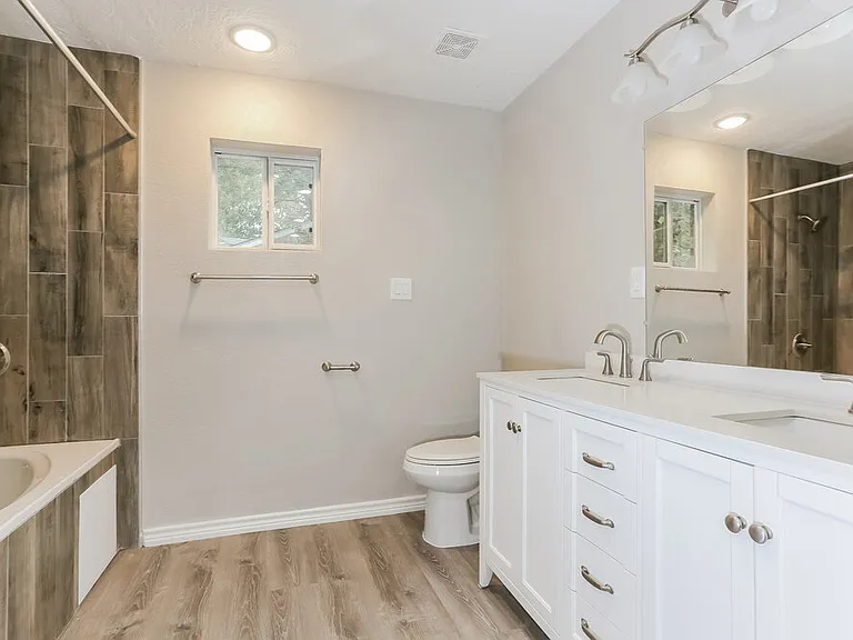16310 Ulysses St — Photo 11