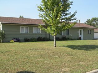 1050 E 3rd St, Redfield, SD 57469