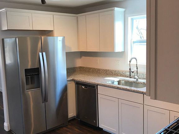 3rd image of 3420 N Hamlin Ave #3