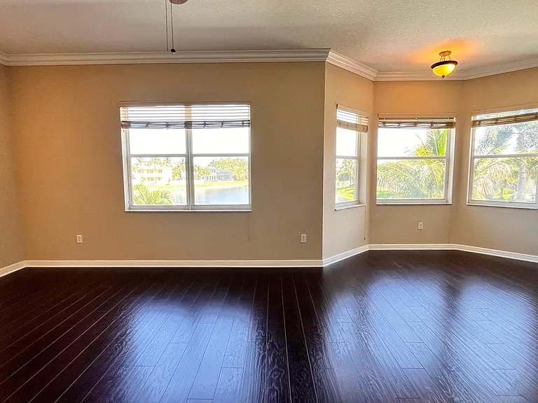 9546 Worswick Ct — Photo 31