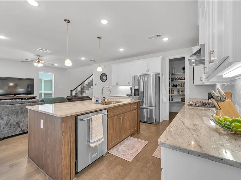 3905 Saint Ives Ln — Photo 12