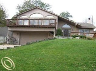 1120 Kirkwood Dr, Waterford, MI 48328