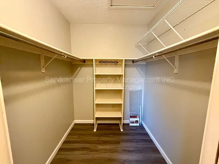 423 Whispering Oaks Ct — Photo 29