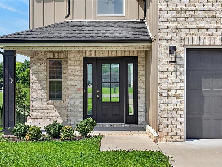 393 Frontier Dr — Photo 4