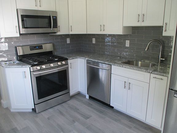5th image of 563 Seaford Ave
