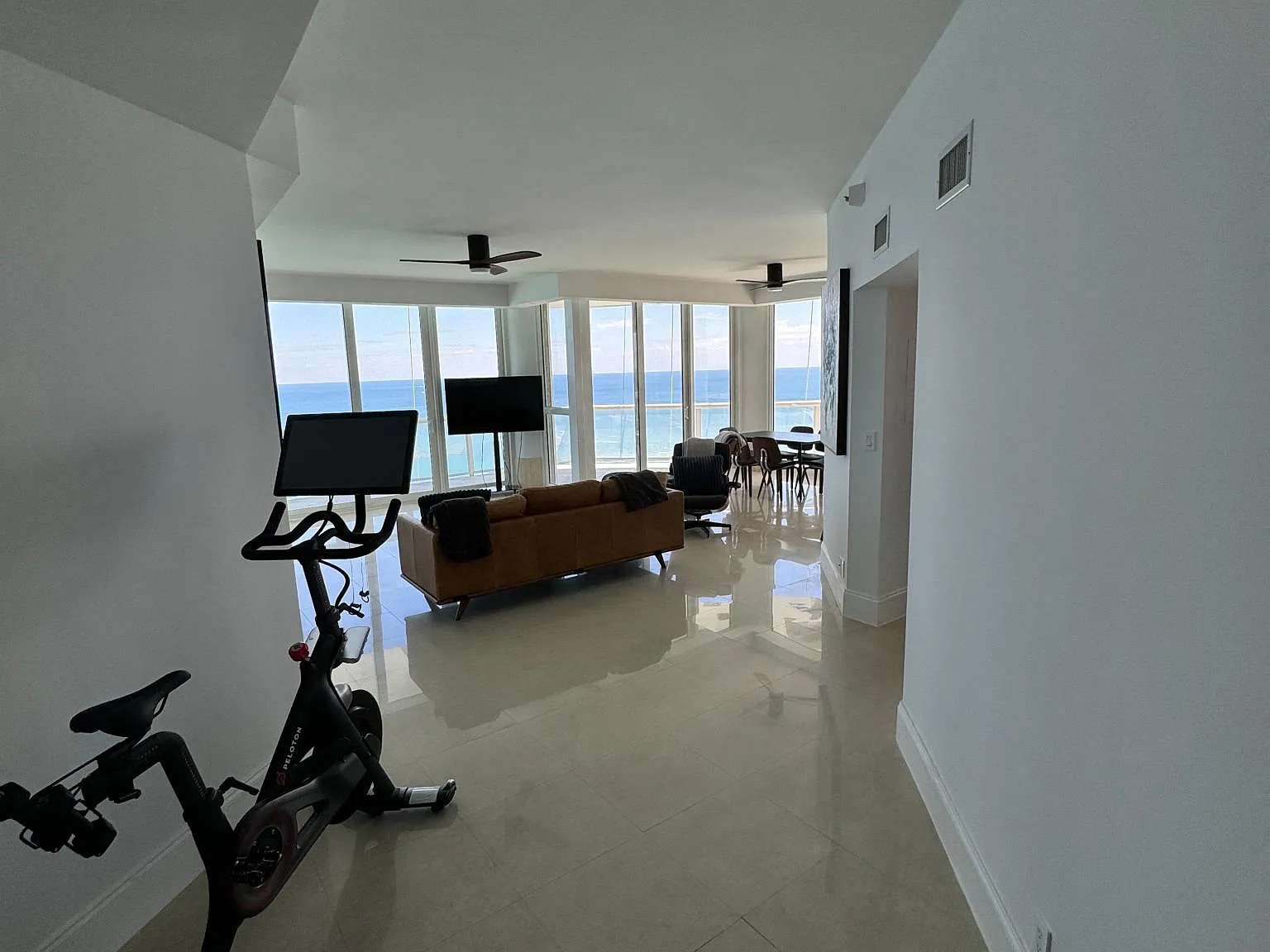Collins Ave, Sunny Isles Beach — Photo 2
