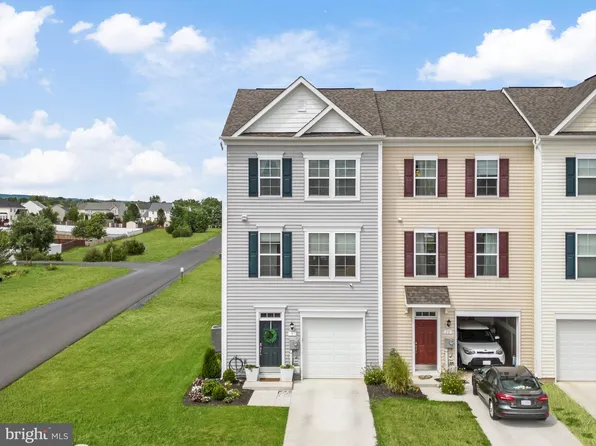 9 Horace Ct, Bunker Hill, WV 25413