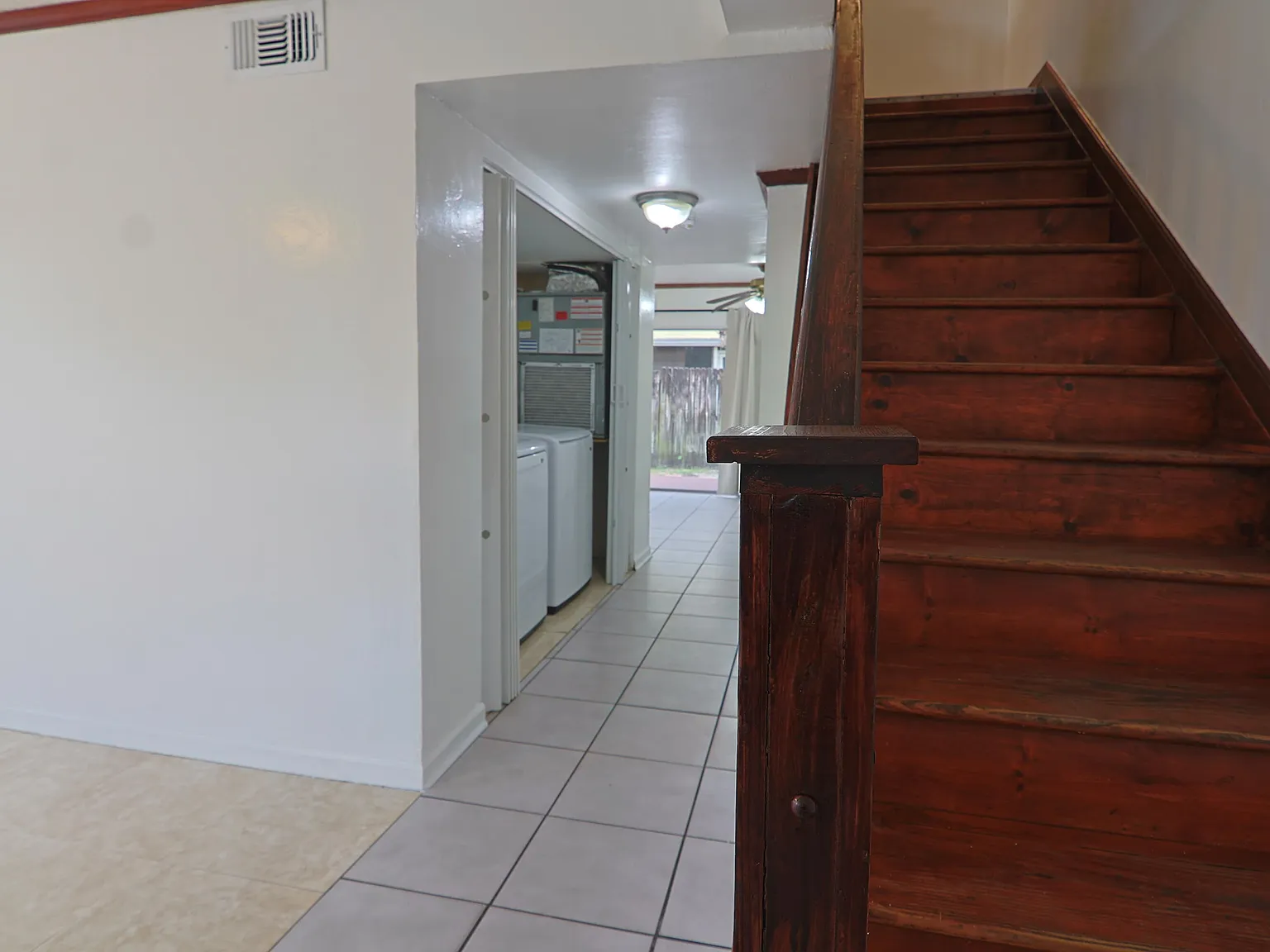 3 bed, 2.5 bath, 1420 sqft, $2,500 — Photo 4