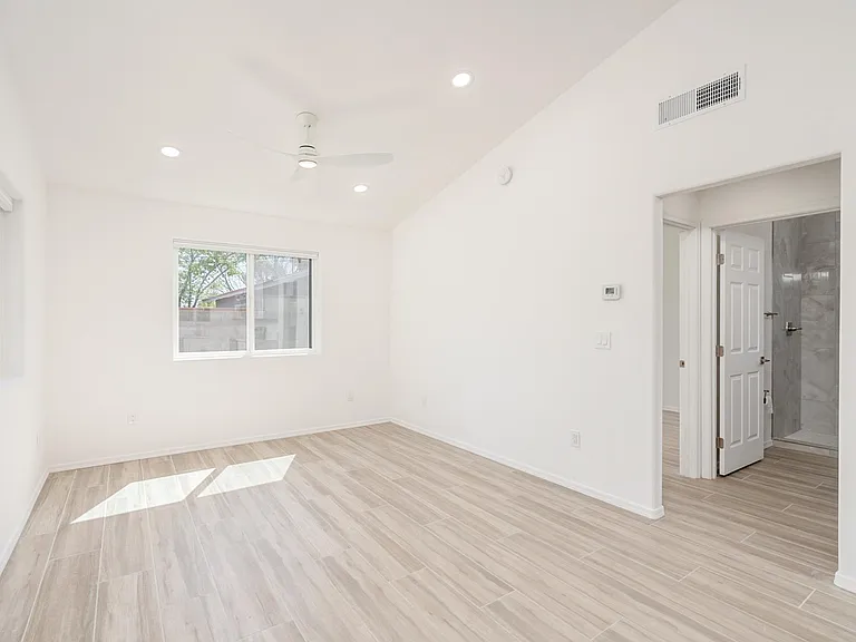 1120 E Waverly St #2 — Photo 8