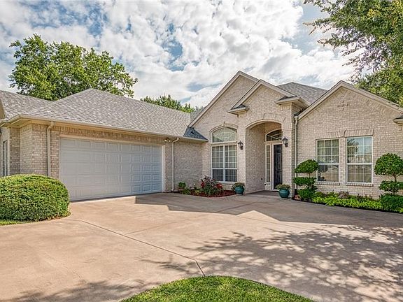 2nd image of 3809 Buena Vista Cir
