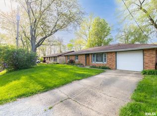 317 Smith St, Creve Coeur, IL 61610