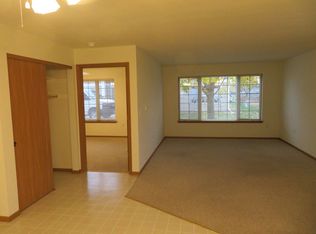 584 W State St APT 1, Hartford, WI 53027