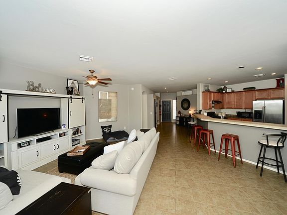 3rd image of 76 E Calle Trona