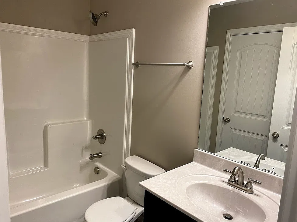 2 bed, 1000 sqft, $1,300 — Photo 4