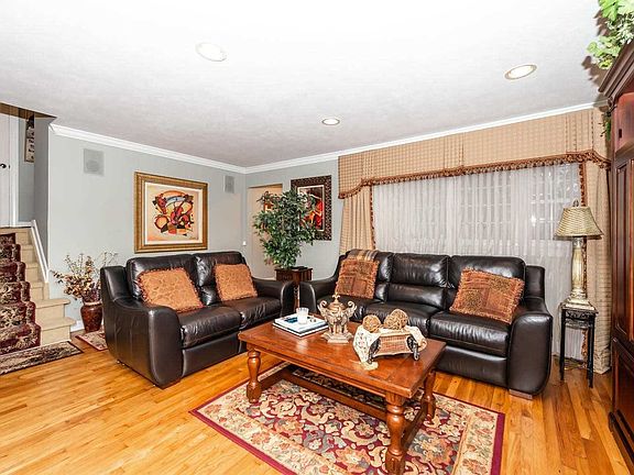 4th image of 16 Plumtree Ln