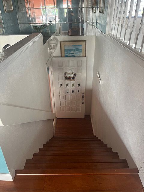Entrance/exit stairs leading to upstairs unit
