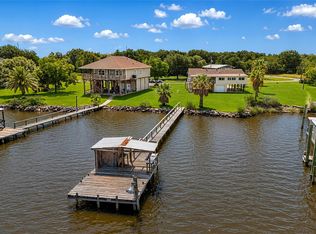8805 Harbour Dr, Dickinson, TX 77539