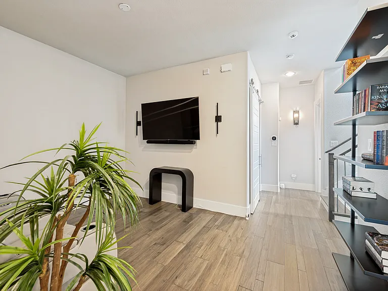 7820 Merit Ln — Photo 26