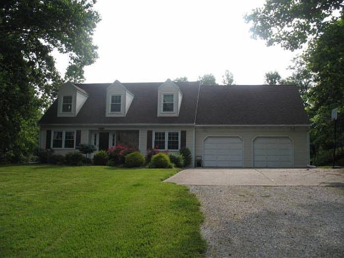 Front view of 10 Tulip Tr