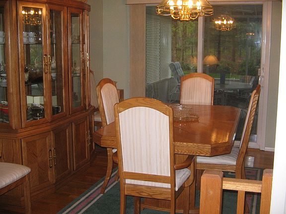 Dining room w/ sliders to screen porch