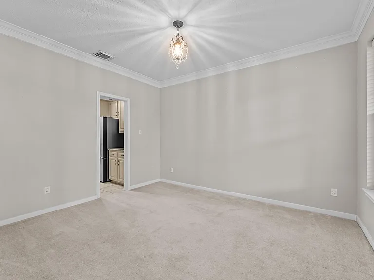 1602 Seminole St — Photo 6