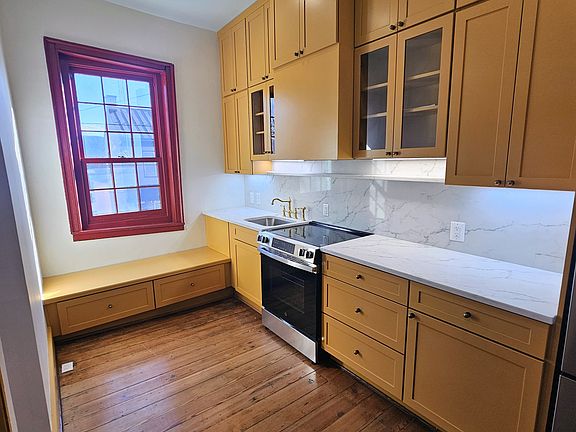 3rd image of 117 N Main St #4