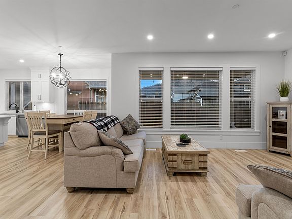 4th image of 46211 Promontory Rd #39