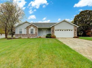 1091 Reddington Timbers Dr, Saint Charles, MO 63304
