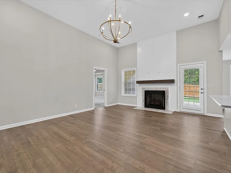 513 Wingfield Ct — Photo 8