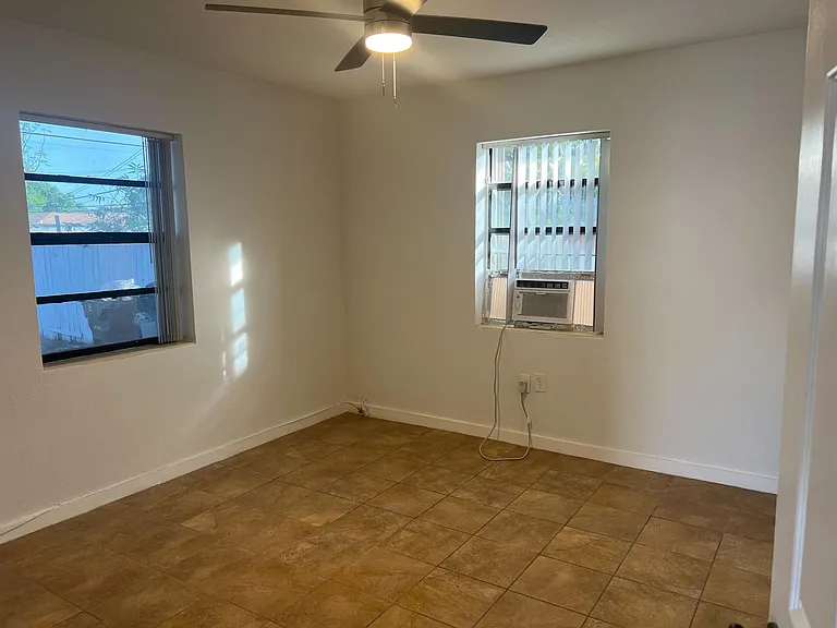 1202 S M St — Photo 8