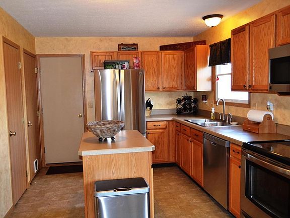 2nd image of 462 Wheatfield Dr