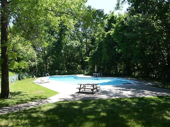5th image of 407 Drew Ln