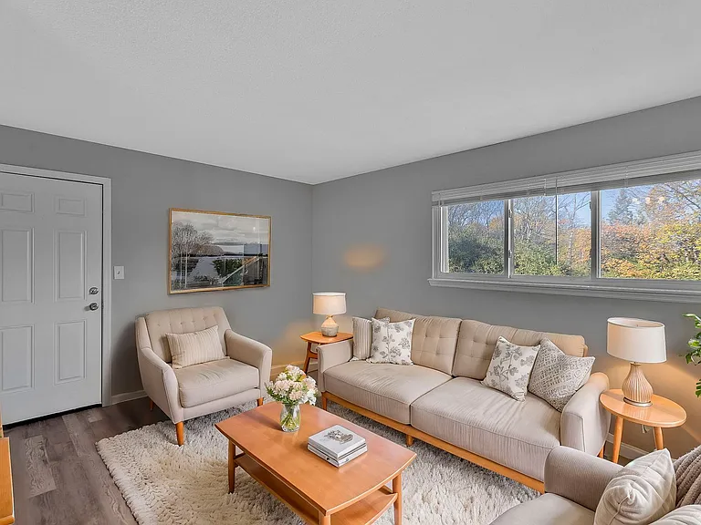 Barat Ave Apartments — Photo 1
