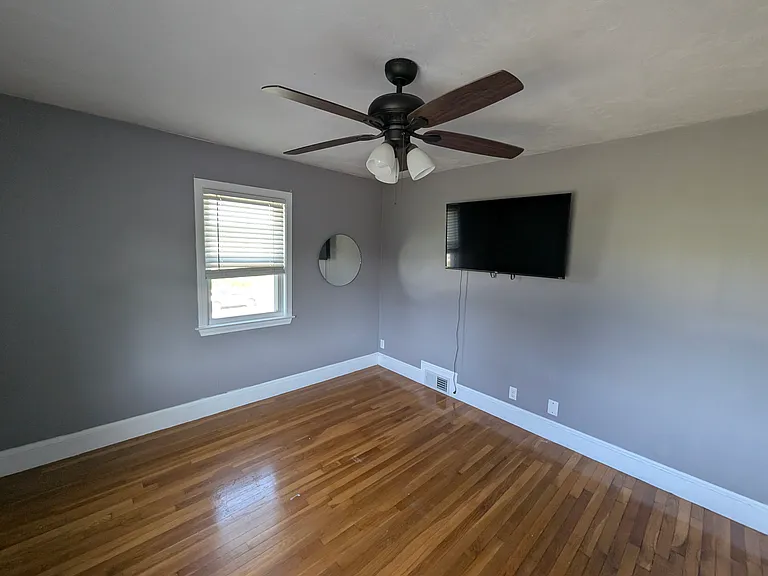 295 S Main St — Photo 1
