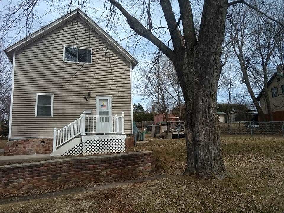 1st image of 608 E D St